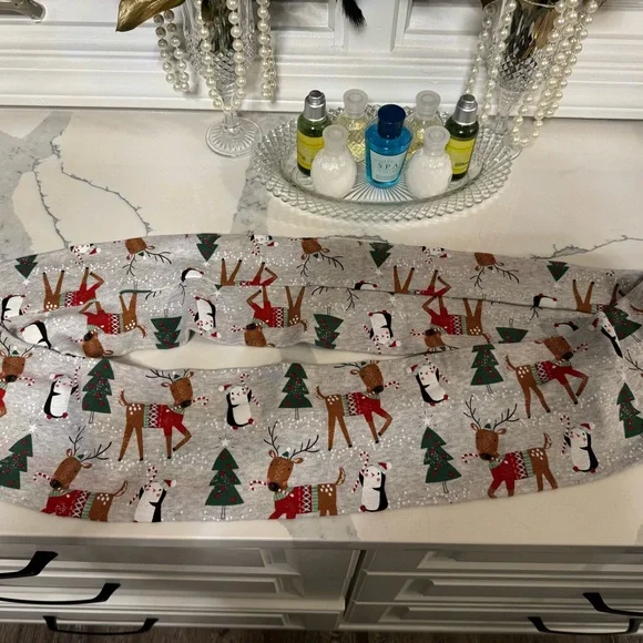 Fun Holiday Circular scarf - Picture 2 of 2